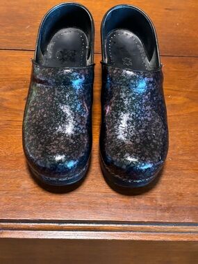 Dansko Women’s Professional Clogs Metallic Patent Size EU 39 US 8.5 -9